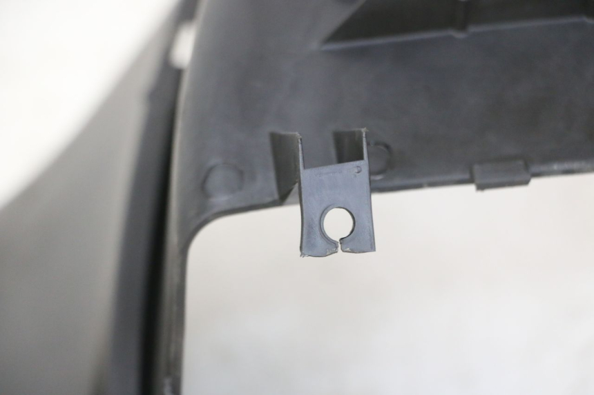 photo de TRITTBRETT VERKLEIDUNG MITTE YAMAHA YP MAJESTY 125 (2007 - 2010)