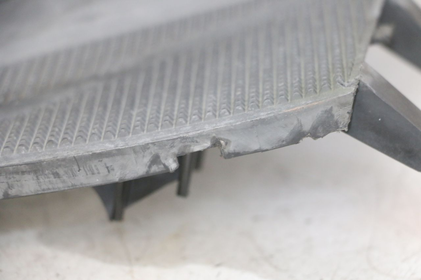 photo de TRITTBRETT VERKLEIDUNG MITTE YAMAHA YP MAJESTY 125 (2007 - 2010)