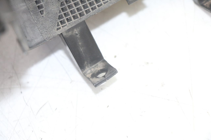 photo de TRITTBRETT VERKLEIDUNG MITTE YAMAHA YP MAJESTY 125 (2002 - 2006) - Gesamtansicht des Produkts