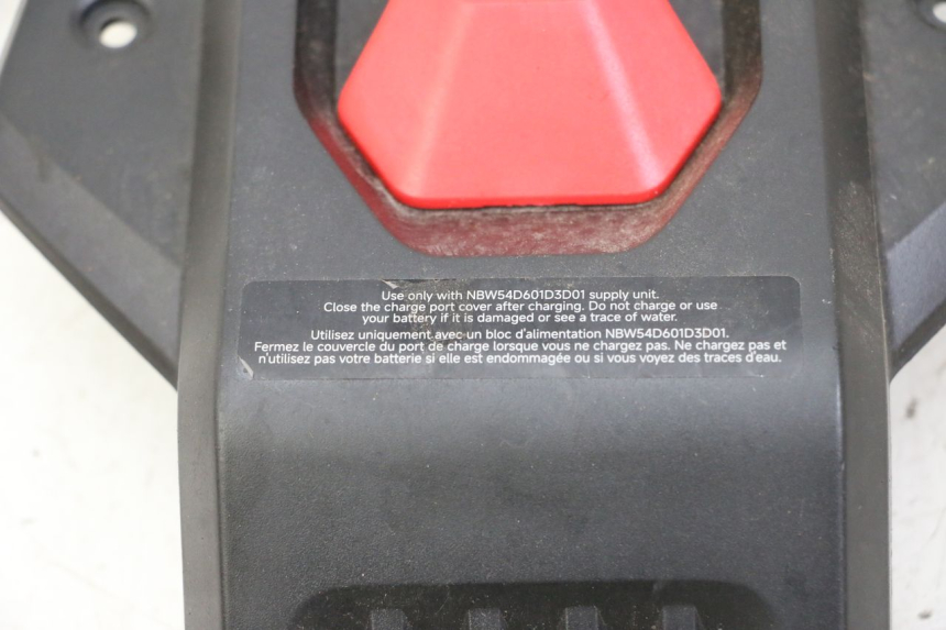 photo de TRITTBRETT VERKLEIDUNG MITTE SEGWAY NINEBOT ZT3 PRO 1