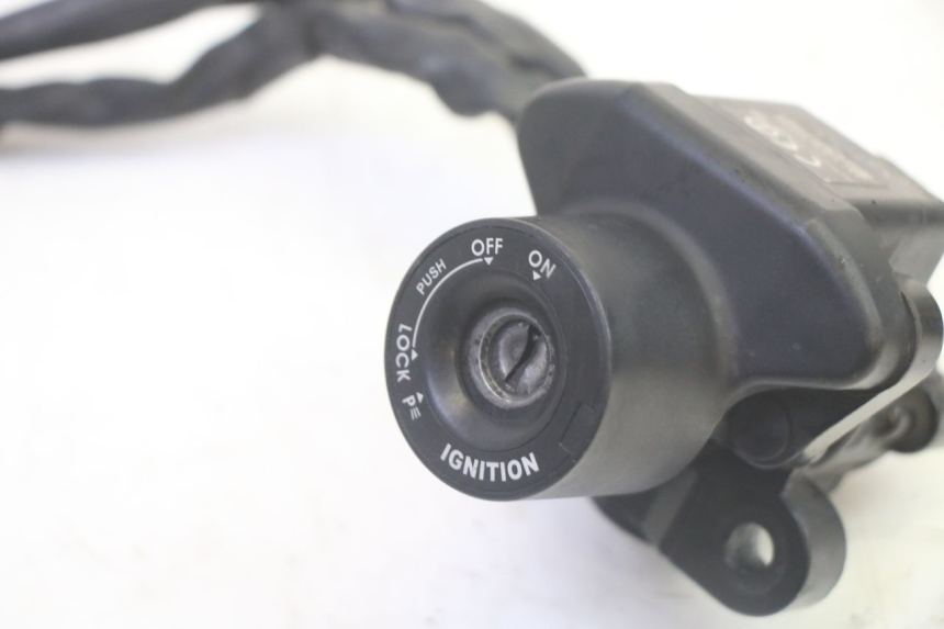 photo de SCHLOSS-SCHLÜSSEL-CDI-ZÜNDUNGSSCHLOSS YAMAHA FJR ABS 1300 (2006 - 2012) - Technische Nahaufnahme