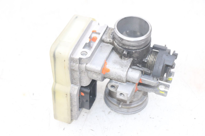 photo de SCHLOSSSATZ CDI PIAGGIO MP3 HPE 300 (2019 - 2026) - Details der Befestigungspunkte