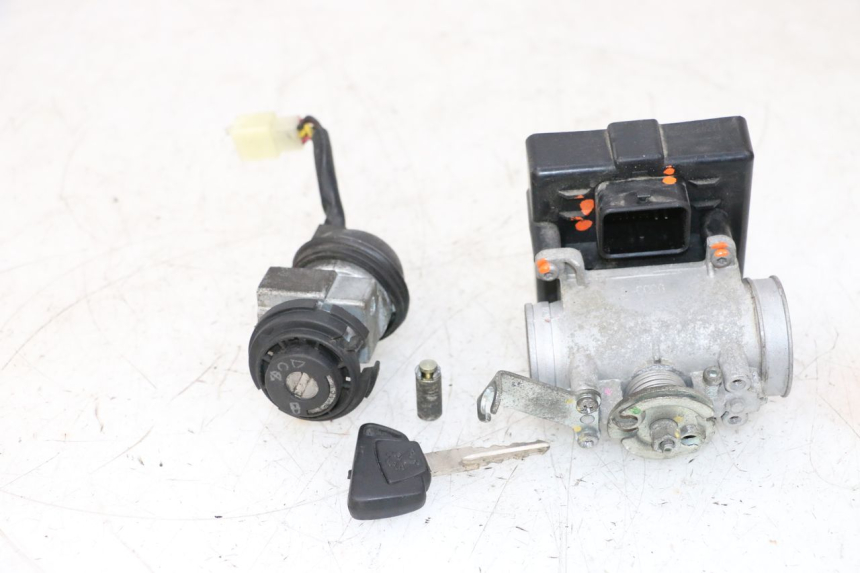 photo de SCHLOSSSATZ CDI PEUGEOT SATELIS 125 (2013 - 2018) - Weitere Ansicht des Artikels