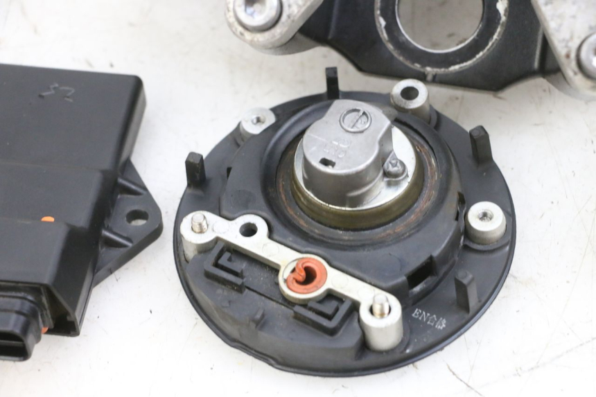 photo de SCHLOSS-SCHLÜSSEL-CDI-NEIMAN YAMAHA TDM ABS 900 (2002 - 2014)