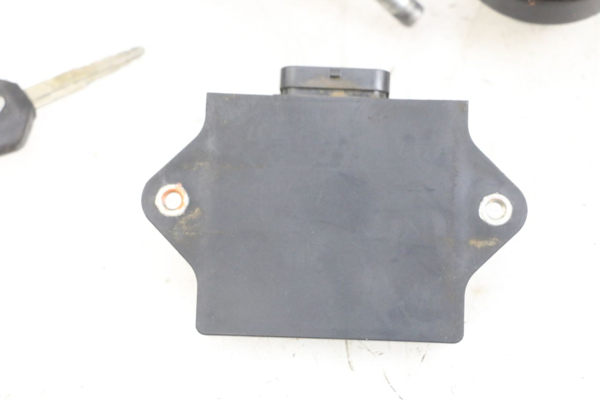 photo de SCHLOSS-SCHLÜSSEL-CDI-NEIMAN YAMAHA XMAX X-MAX 125 (2006 - 2009) - Alternativer Blickwinkel