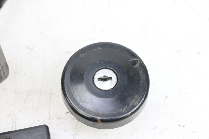 photo de SCHLOSS-SCHLÜSSEL-CDI-NEIMAN YAMAHA XMAX X-MAX 125 (2006 - 2009) - Detailansicht des Bauteils