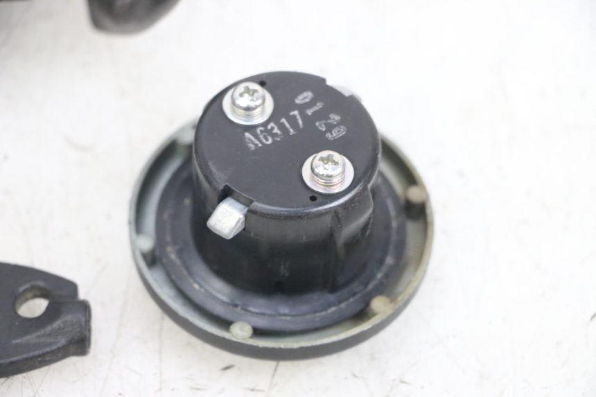 photo de SCHLOSSSATZ SUZUKI BURGMAN 125 (2007 - 2014) - Details der Befestigungspunkte