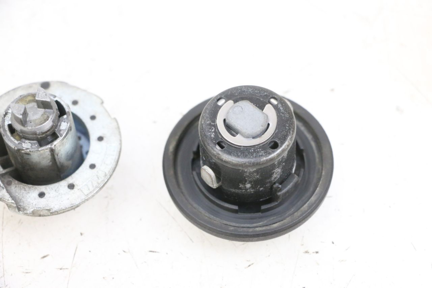 photo de SCHLOSSSATZ PIAGGIO FLY 4T 50 (2013 - 2017) - Zoom auf Gebrauchszustand