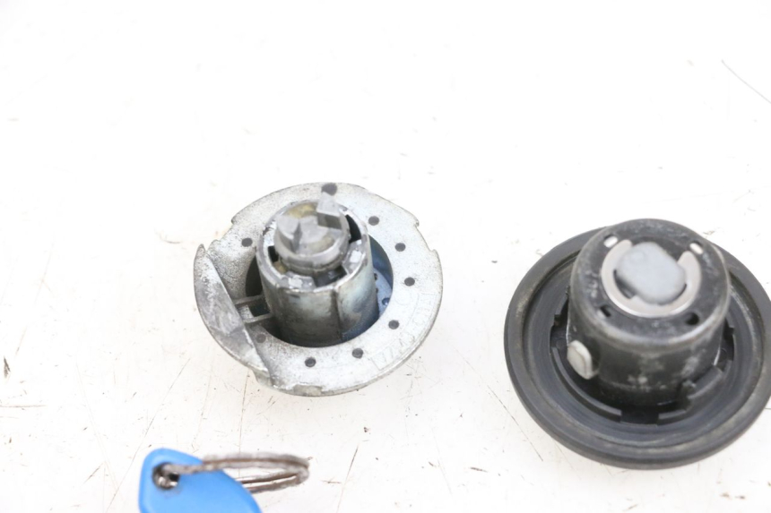 photo de SCHLOSSSATZ PIAGGIO FLY 4T 50 (2013 - 2017) - Alternative Perspektive