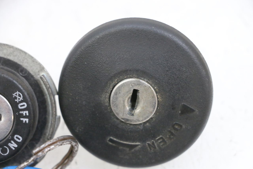 photo de SCHLOSSSATZ PIAGGIO FLY 4T 50 (2013 - 2017) - Details der Befestigungspunkte