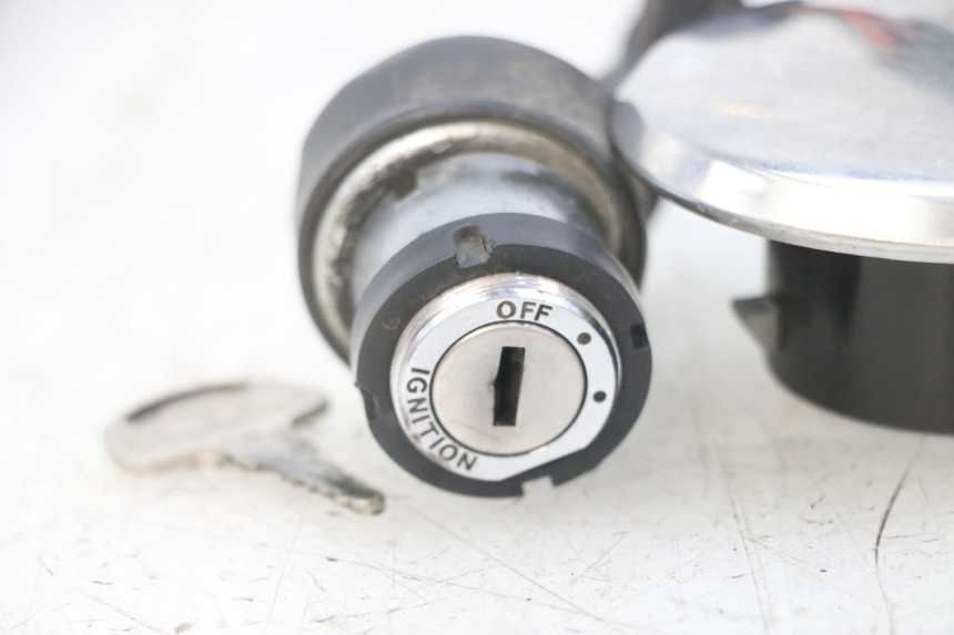 photo de Schloss- und Schlüsselkit Neiman SUZUKI GN 125 (1997 - 2000)