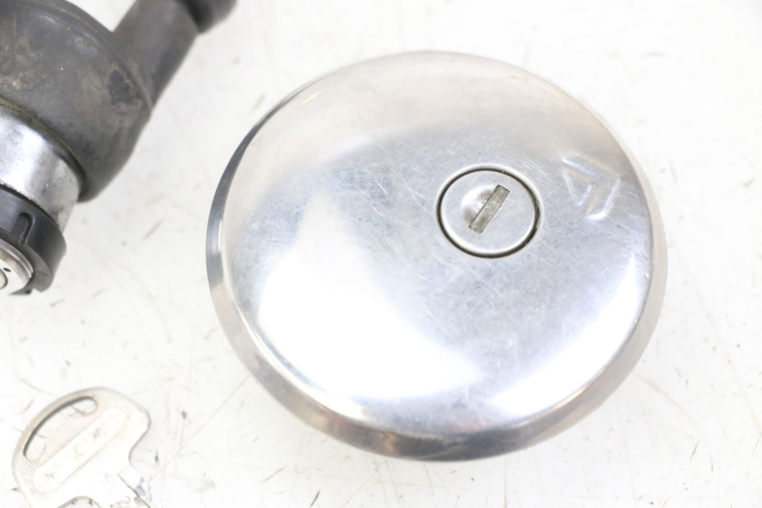 photo de Schloss- und Schlüsselkit Neiman SUZUKI GN 125 (1997 - 2000)