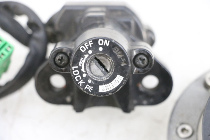 photo de SCHLOSSSATZ SUZUKI GSF N BANDIT 600 (1996 - 1999) - Weitere Ansicht des Artikels