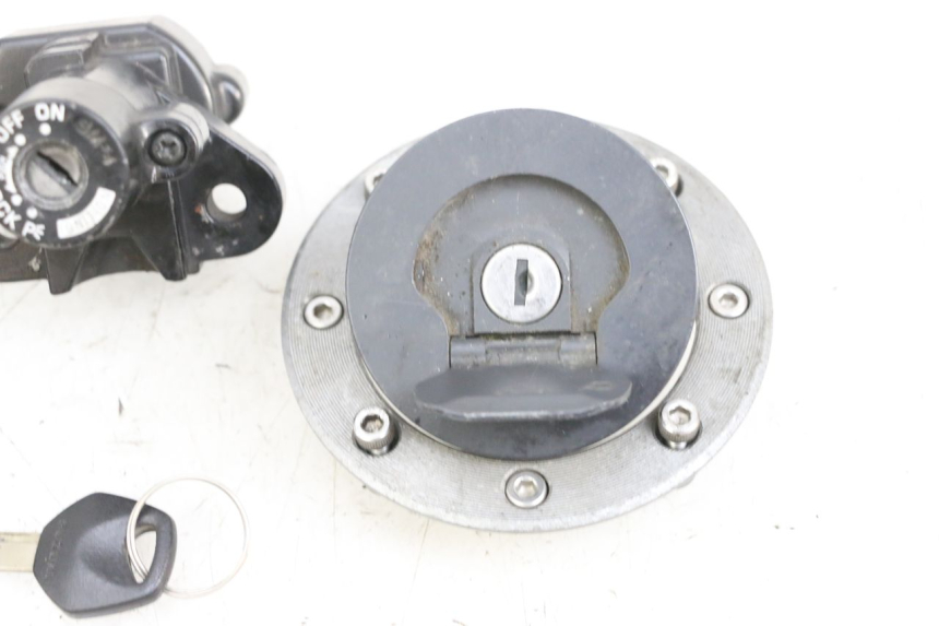 photo de SCHLOSSSATZ SUZUKI GSF N BANDIT 600 (1996 - 1999) - Details der Befestigungspunkte