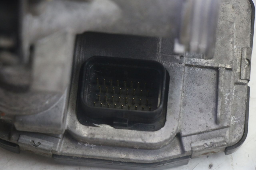 photo de SCHLOSSSATZ PIAGGIO MP3 HPE 350 (2018 - 2020) - Hochauflösende Nahaufnahme