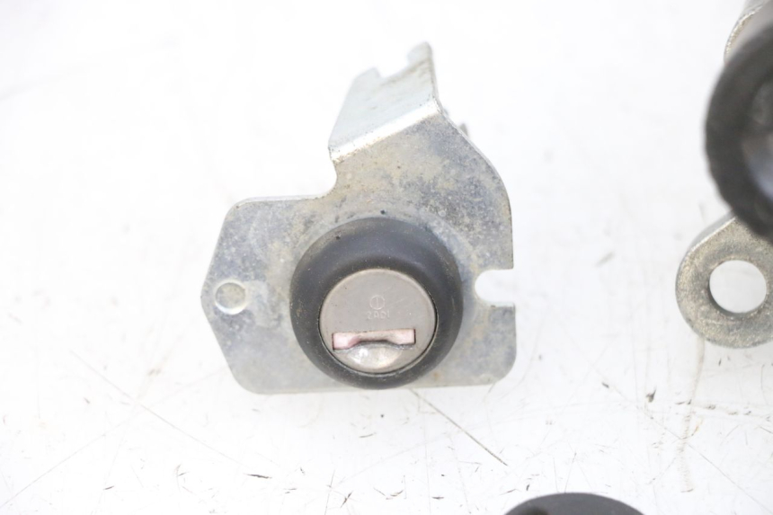 photo de SCHLOSSSATZ YAMAHA TZR 50 (2008 - 2016) - Weitere Ansicht des Artikels