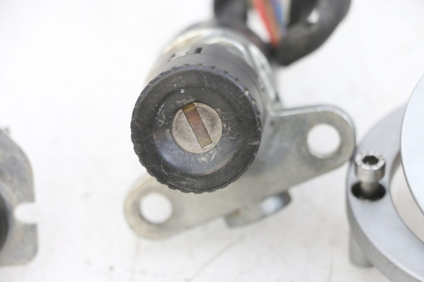 photo de SCHLOSSSATZ YAMAHA TZR 50 (2008 - 2016) - Charakteristische Merkmale