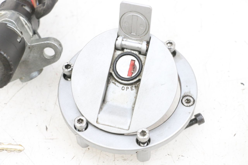 photo de SCHLOSSSATZ YAMAHA TZR 50 (2008 - 2016) - Oberflächenzustand und Material