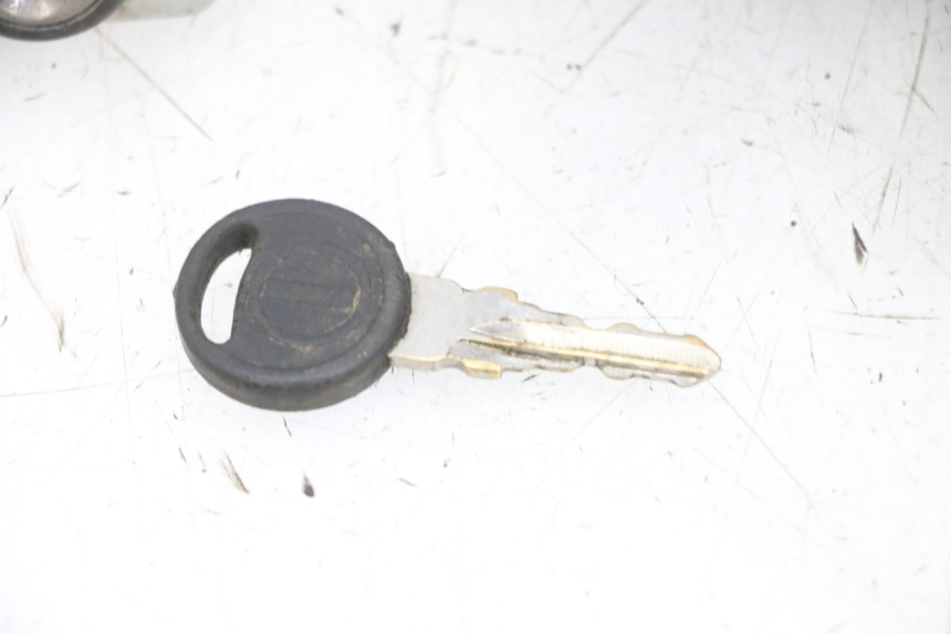 photo de SCHLOSSSATZ YAMAHA TZR 50 (2008 - 2016) - Kennzeichnungen und Originalreferenzen