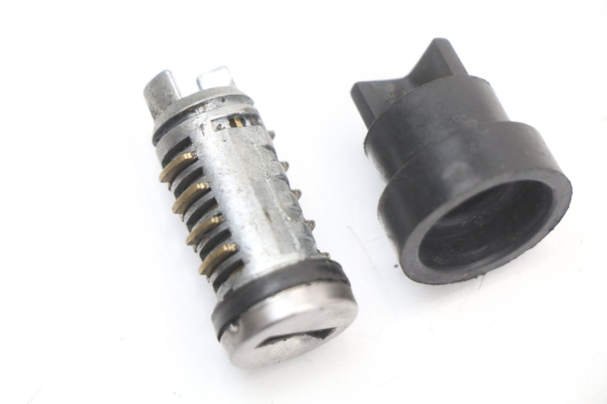 photo de SCHLOSS-SCHLÜSSEL-SET NEIMAN PIAGGIO ZIP 2T 50 (2009 - 2019)