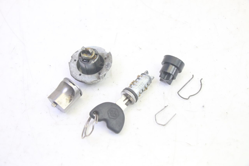 photo de SCHLOSS-SCHLÜSSEL-KIT NEIMAN PIAGGIO ZIP 4T 50 (2018 - 2020) - Detailansicht des Bauteils