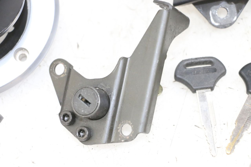 photo de SCHLOSSSATZ KAWASAKI ZR 7 750 (1999 - 2001) - Charakteristische Merkmale