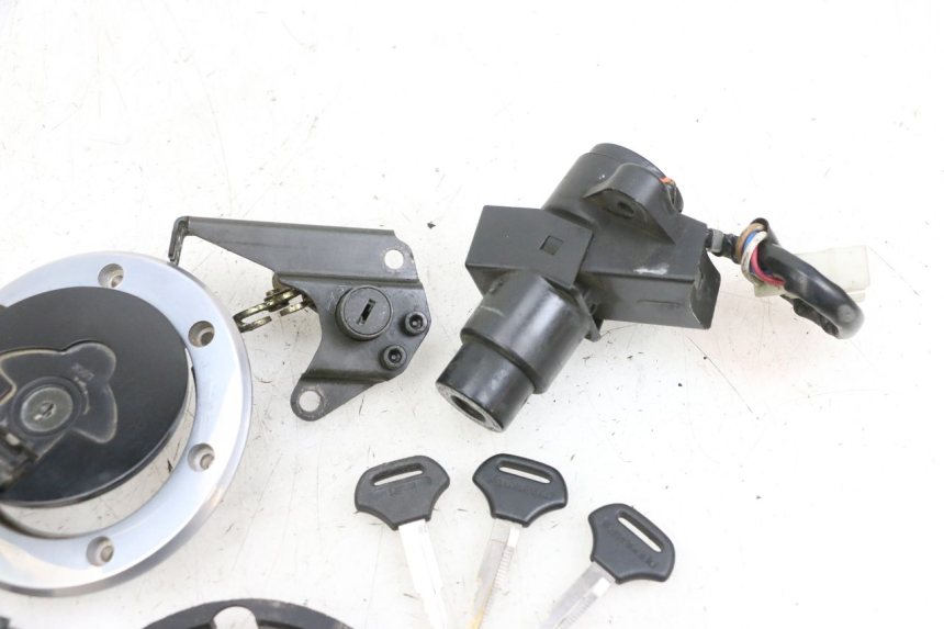 photo de SCHLOSSSATZ KAWASAKI ZR 7 750 (1999 - 2001) - Zoom auf Gebrauchszustand