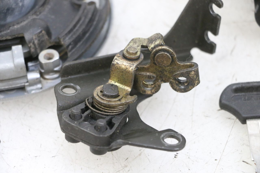 photo de SCHLOSSSATZ KAWASAKI ZR 7 750 (1999 - 2001) - Kennzeichnungen und Originalreferenzen