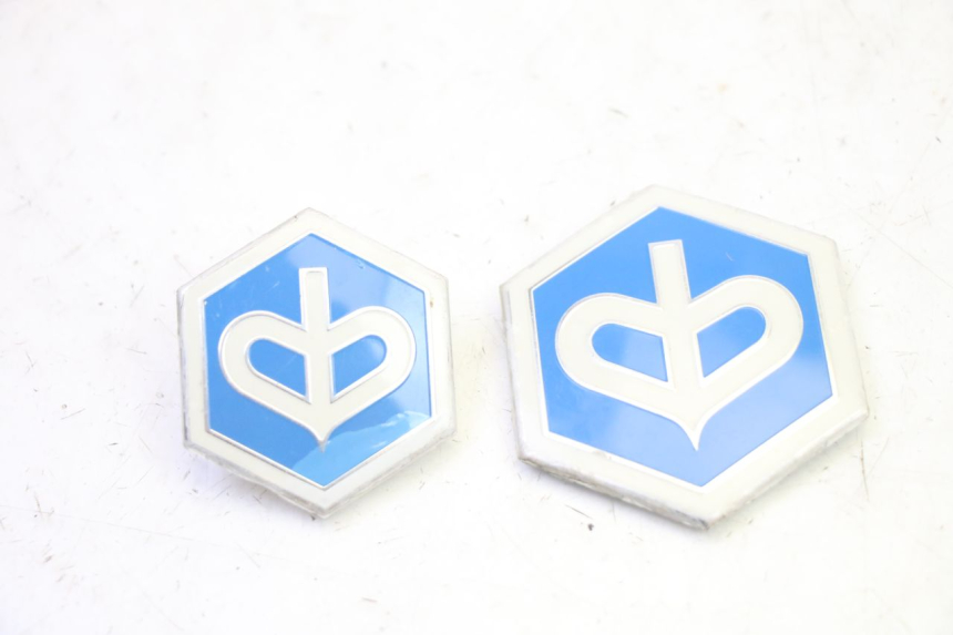 photo de MARKENLOGO PIAGGIO MP3 RL 250 (2007 - 2010) - Detailansicht des Bauteils