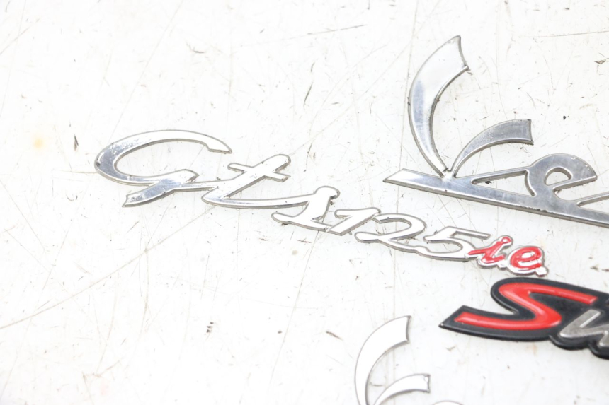 photo de MARKENLOGO PIAGGIO VESPA GTS SUPER IE 125 (2009 - 2016) - Technische Nahaufnahme
