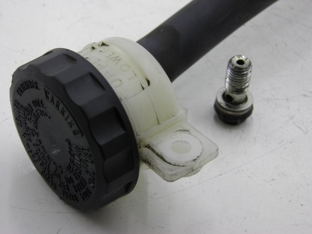 photo de BREMSPUMPE HINTEN KAWASAKI ZEPHYR 550 (1991 - 1998)