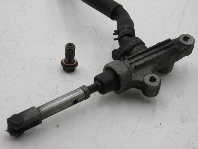 photo de BREMSPUMPE HINTEN YAMAHA FZX FAZER 750 (1987 - 1998)