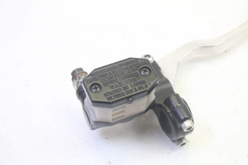 photo de VORDERER HAUPTBREMSZYLINDER SYM CROX 4T 50 (2016 - 2023) - Detailansicht des Bauteils