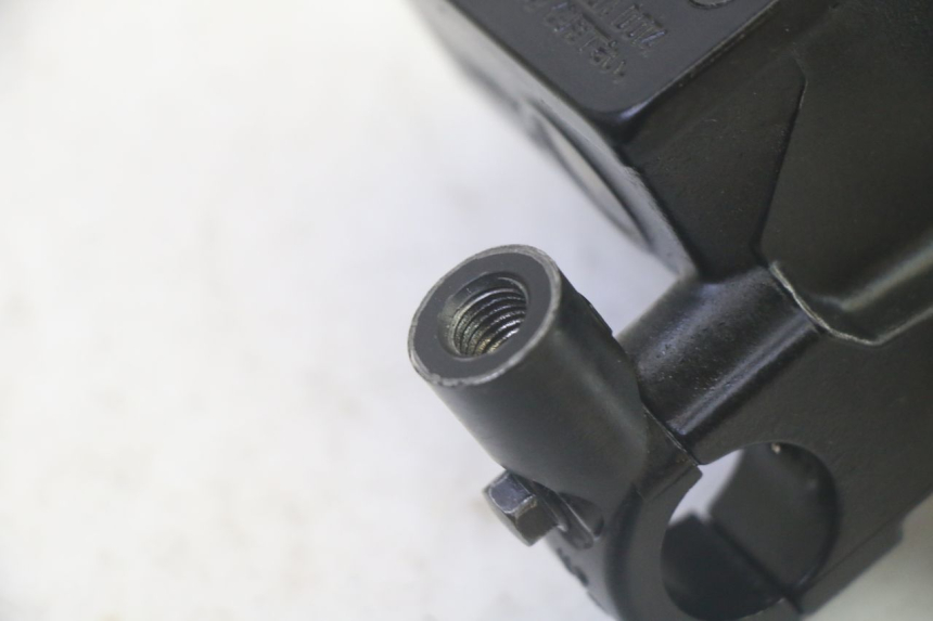 photo de BREMSPUMPE VORNE SUZUKI DL V STROM 1000 (2002 - 2007) - Zoom auf Gebrauchszustand