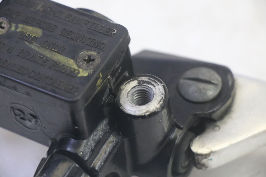 photo de VORDERER HAUPTBREMSZYLINDER PIAGGIO FLY 4T 50 (2013 - 2017) - Zoom auf Gebrauchszustand