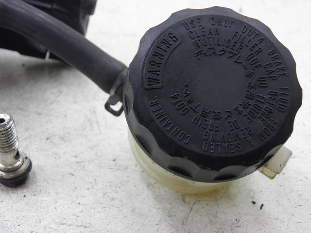 photo de BREMSPUMPE VORNE KAWASAKI ZX 9R NINJA 900 (1999 - 2001) - Details der Befestigungspunkte