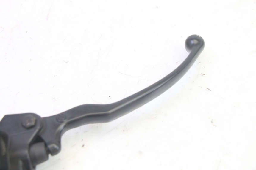 photo de VORDERER HAUPTBREMSZYLINDER PIAGGIO MP3 RL 250 (2007 - 2010) - Zoom auf Gebrauchszustand