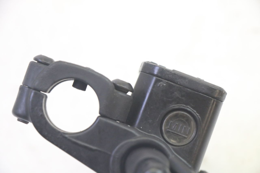 photo de VORDERER HAUPTBREMSZYLINDER PIAGGIO MP3 RL 250 (2007 - 2010) - Technische Nahaufnahme