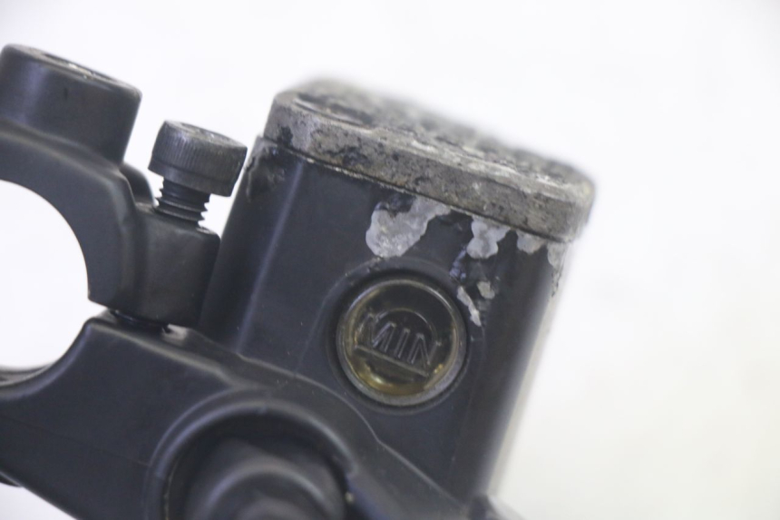 photo de VORDERER HAUPTBREMSZYLINDER YAMAHA NEOS NEO'S 4T 50 (2008 - 2016) - Details der Befestigungspunkte