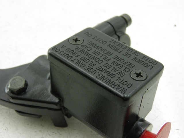 photo de VORDERER HAUPTBREMSZYLINDER PEUGEOT KISBEE 4T 50 (2010 - 2017)