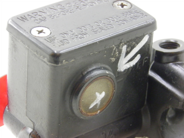 photo de BREMSPUMPE VORNE SYM GTS 125 (2005 - 2008) - Details der Befestigungspunkte