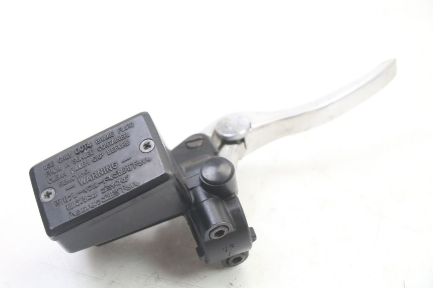photo de VORDERER HAUPTBREMSZYLINDER YAMAHA FZS FAZER 600 (2001 - 2003)