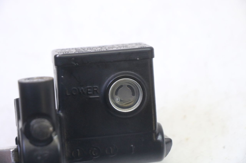 photo de HAUPTBREMSZYLINDER HINTEN SUZUKI BURGMAN 125 (2007 - 2014)