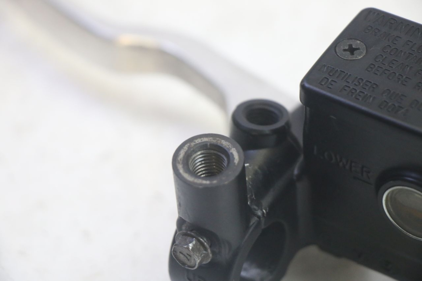 photo de HAUPTBREMSZYLINDER HINTEN SUZUKI BURGMAN 125 (2007 - 2014) - Technische Nahaufnahme