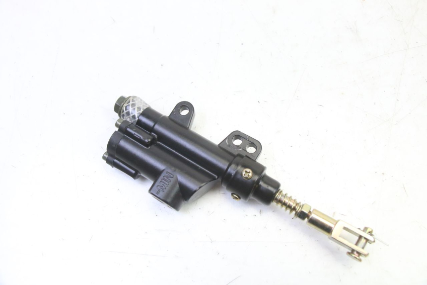 photo de HAUPTBREMSZYLINDER HINTEN APOLLO RFZ 125