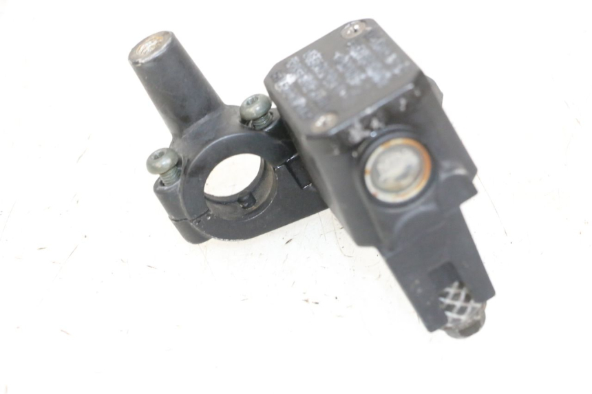 photo de HAUPTBREMSZYLINDER HINTEN YAMAHA XMAX X-MAX 125 (2006 - 2009) - Details der Befestigungspunkte