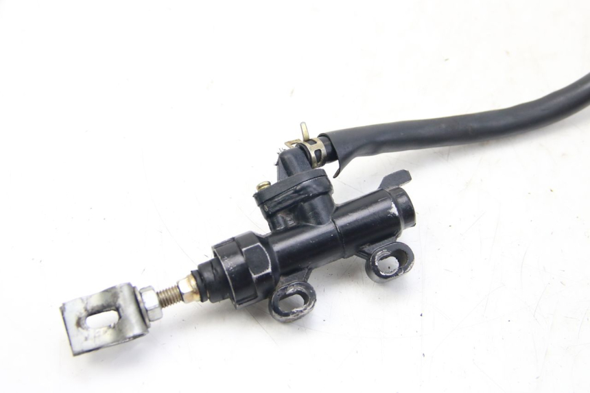 photo de HAUPTBREMSZYLINDER HINTEN PEUGEOT XP6 50 (1997 - 2003)