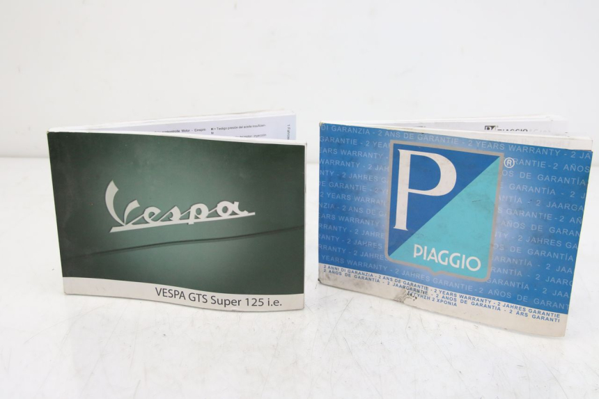 photo de BENUTZERHANDBUCH PIAGGIO VESPA GTS SUPER IE 125 (2009 - 2016)