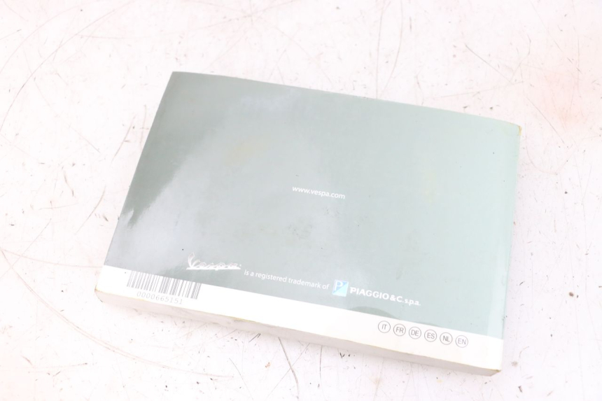 photo de BENUTZERHANDBUCH PIAGGIO VESPA GTS SUPER IE 125 (2009 - 2016) - Details der Befestigungspunkte