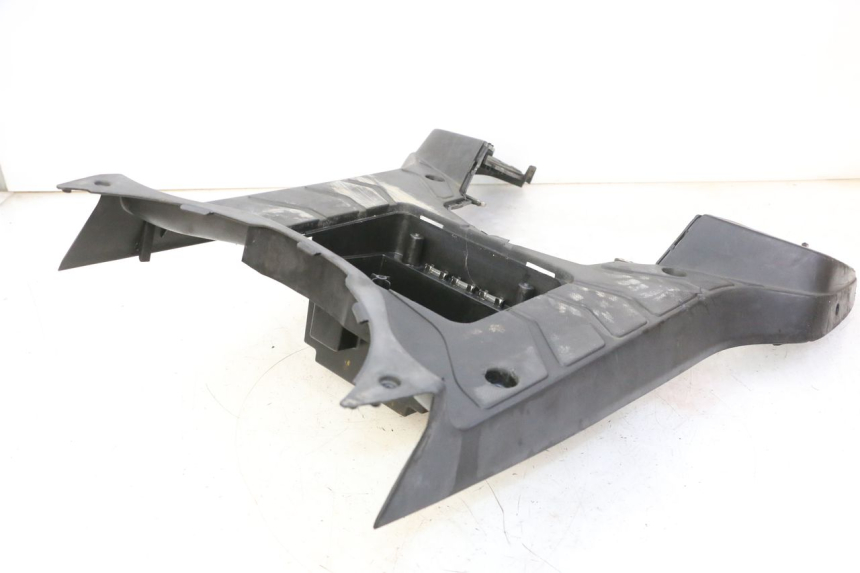 photo de TRITTBRETT VERKLEIDUNG KYMCO AGILITY NAKED RENOUVO 2T 50 (2011 - 2018)